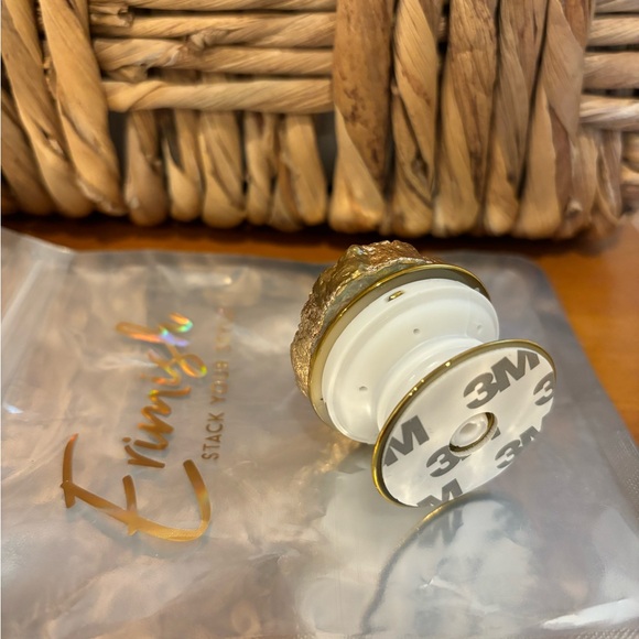 Druzy rock pop socket. NWT. - Picture 7 of 11